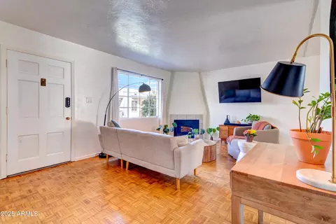 Living - 385 E Coronado Rd #6, Phoenix, AZ 85004 photo 1 of 4