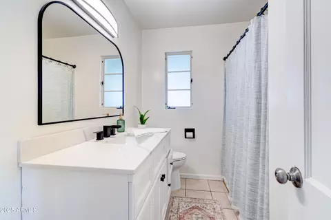 Bath - 385 E Coronado Rd #6, Phoenix, AZ 85004 photo 2 of 3