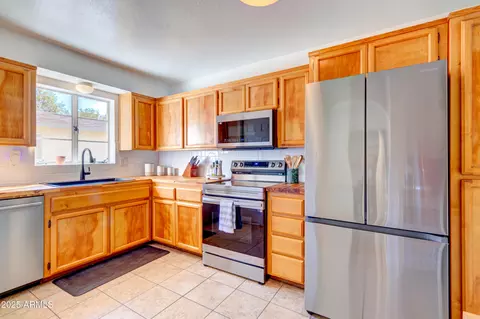 Kitchen - 385 E Coronado Rd #6, Phoenix, AZ 85004 photo 1 of 3