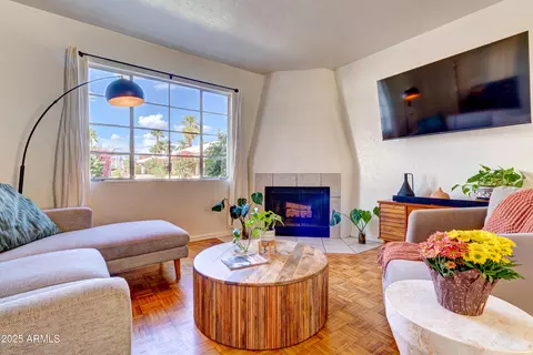 Living - 385 E Coronado Rd #6, Phoenix, AZ 85004 photo 3 of 4