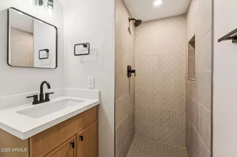 Bath - 4936 E Siesta Dr #3, Phoenix, AZ 85044 photo 2 of 5