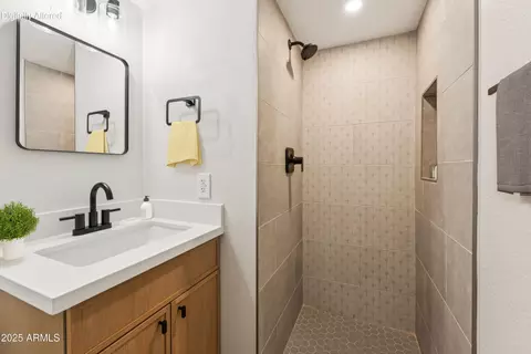 Bath - 4936 E Siesta Dr #3, Phoenix, AZ 85044 photo 1 of 5