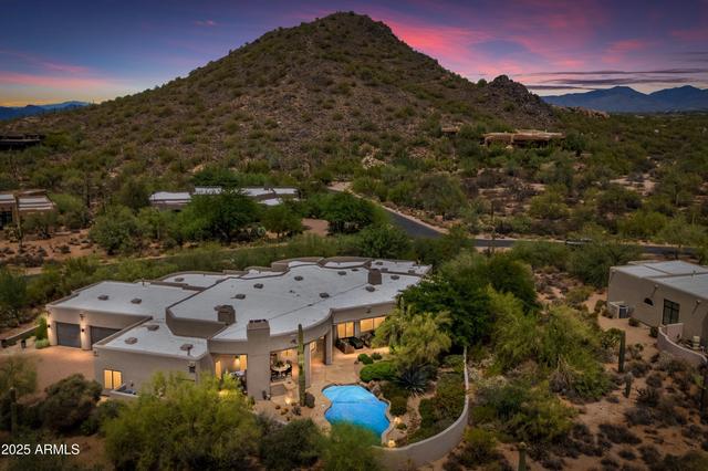 8300 E Dixileta Dr #304, Scottsdale, AZ 85266