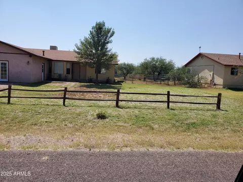 240 E Oak St, Huachuca City, AZ 85616