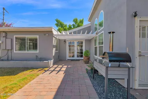 Exterior - 1704 E Solano Dr, Phoenix, AZ 85016 photo 4 of 7