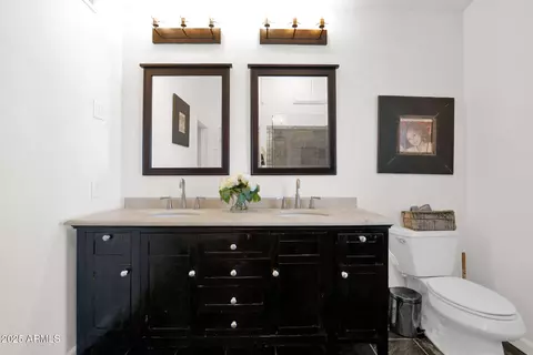 Bath - 1704 E Solano Dr, Phoenix, AZ 85016 photo 2 of 4
