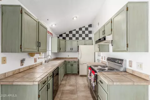 1041 E Wickieup Ln, Phoenix, AZ 85024 photo 10