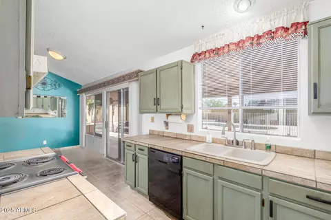 1041 E Wickieup Ln, Phoenix, AZ 85024 photo 11