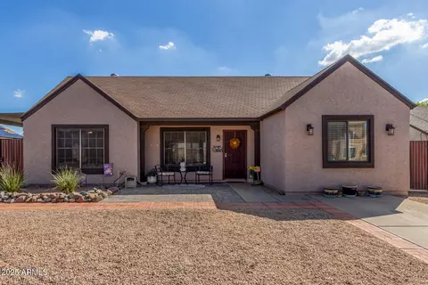 1041 E Wickieup Ln, Phoenix, AZ 85024 photo 2