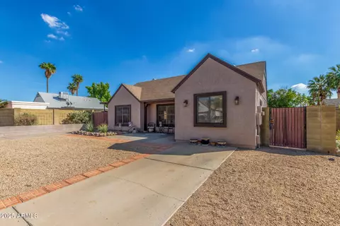 1041 E Wickieup Ln, Phoenix, AZ 85024 photo 3