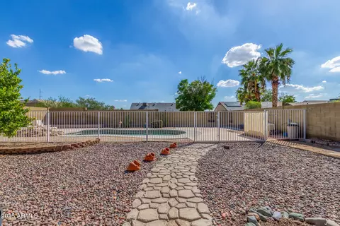 1041 E Wickieup Ln, Phoenix, AZ 85024 photo 23
