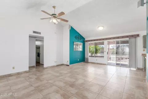 1041 E Wickieup Ln, Phoenix, AZ 85024 photo 5