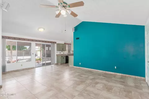 1041 E Wickieup Ln, Phoenix, AZ 85024 photo 7