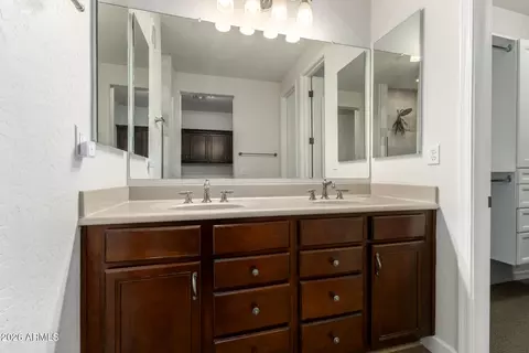 Bath - 2444 E Montecito Ave, Phoenix, AZ 85016 photo 4 of 7