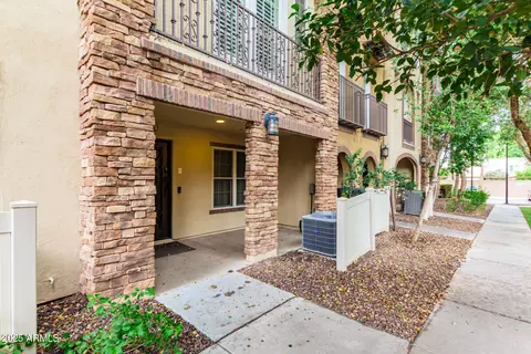 Exterior - 2444 E Montecito Ave, Phoenix, AZ 85016 photo 2 of 10
