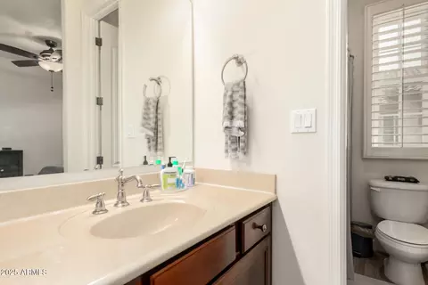 Bath - 2444 E Montecito Ave, Phoenix, AZ 85016 photo 2 of 7