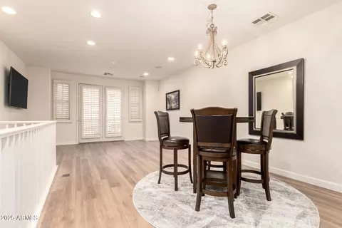 Dining - 2444 E Montecito Ave, Phoenix, AZ 85016 photo 1 of 1