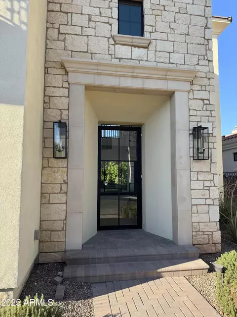 3928 E Crittenden Ln, Phoenix, AZ 85018 photo 2