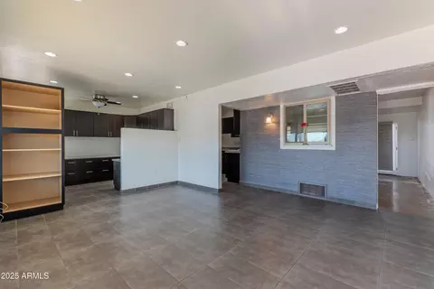 Living - 1106 E Glendale Ave, Phoenix, AZ 85020 photo 1 of 4