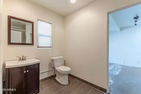 Bath - 1106 E Glendale Ave, Phoenix, AZ 85020 photo 1 of 4