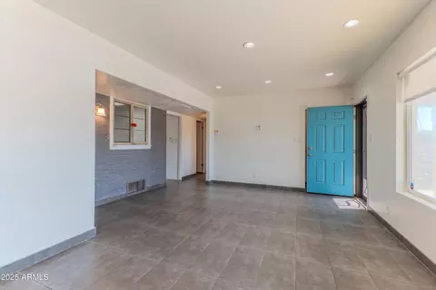 Living - 1106 E Glendale Ave, Phoenix, AZ 85020 photo 3 of 4