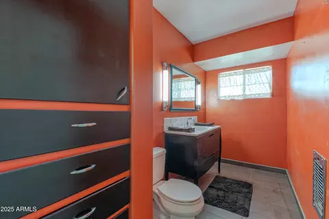 Bath - 1106 E Glendale Ave, Phoenix, AZ 85020 photo 3 of 4