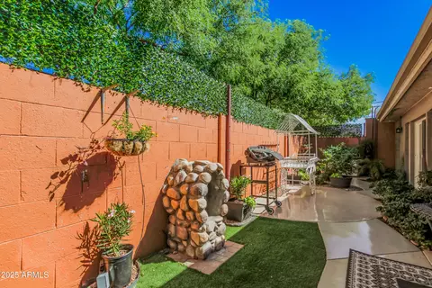 Exterior - 2614 E Osborn Rd, Phoenix, AZ 85016 photo 3 of 4
