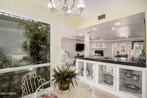 Dining - 2614 E Osborn Rd, Phoenix, AZ 85016 photo 3 of 3