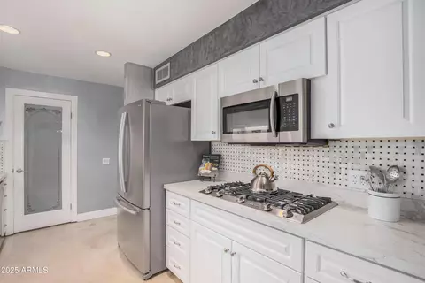 Kitchen - 2614 E Osborn Rd, Phoenix, AZ 85016 photo 3 of 3