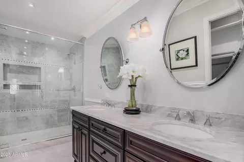 Bath - 2614 E Osborn Rd, Phoenix, AZ 85016 photo 1 of 4