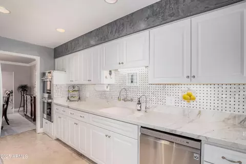 Kitchen - 2614 E Osborn Rd, Phoenix, AZ 85016 photo 1 of 3