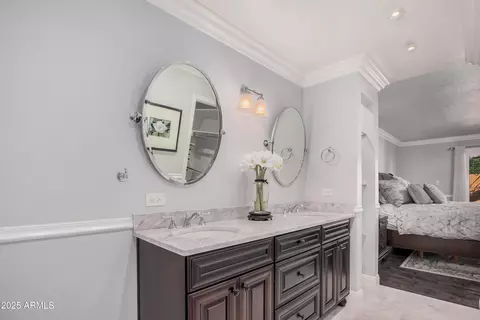 Bath - 2614 E Osborn Rd, Phoenix, AZ 85016 photo 2 of 4