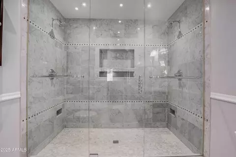 Bath - 2614 E Osborn Rd, Phoenix, AZ 85016 photo 3 of 4