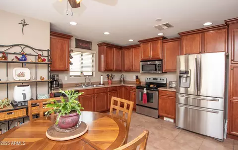 Kitchen - 2101 S Meridian Rd #176, Apache Junction, AZ 85120 photo 2 of 4