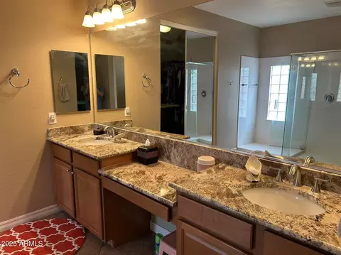 Bath - 2585 E Carob Dr, Gilbert, AZ 85298 photo 4 of 6