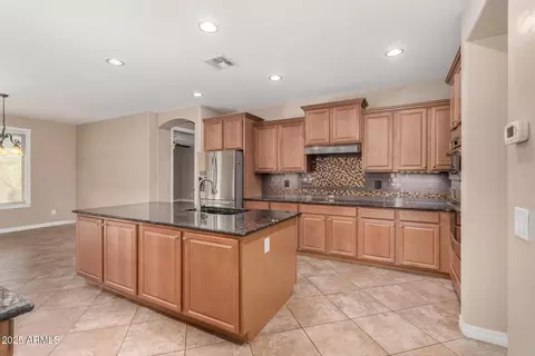 Kitchen - 2585 E Carob Dr, Gilbert, AZ 85298 photo 2 of 8