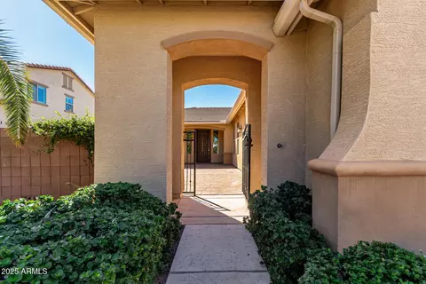 Exterior - 2585 E Carob Dr, Gilbert, AZ 85298 photo 4 of 23
