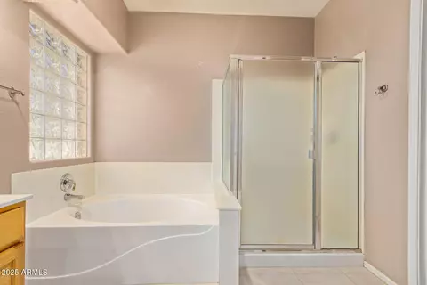 Bath - 1741 E Ross Ave E, Phoenix, AZ 85024 photo 2 of 3