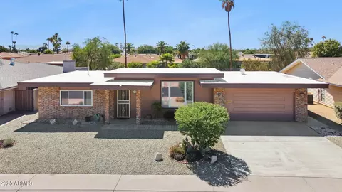 9405 W Rolling Hills Dr, Sun City, AZ 85351