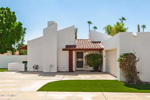 943 N Segovia Dr, Litchfield Park, AZ 85340