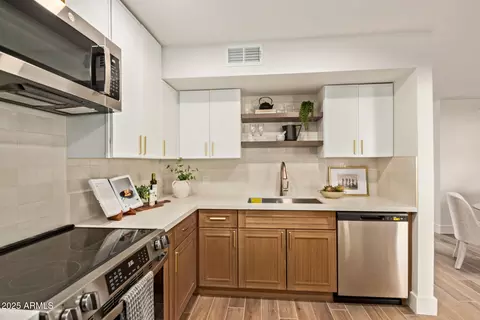 Kitchen - 4201 E Camelback Rd #28, Phoenix, AZ 85018 photo 2 of 2