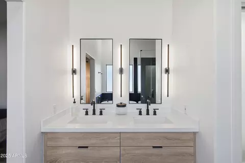 Bath - 5758 E Jaeger St, Mesa, AZ 85205 photo 2 of 3