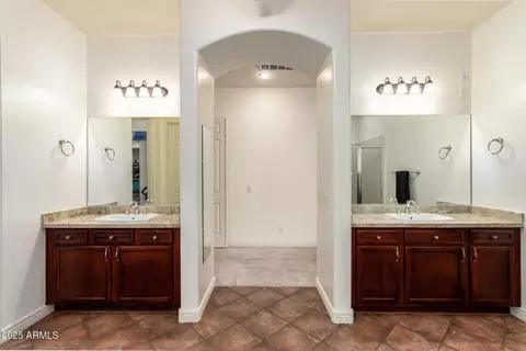 Bath - 4352 E Santa Fe Ct, Gilbert, AZ 85297 photo 3 of 5