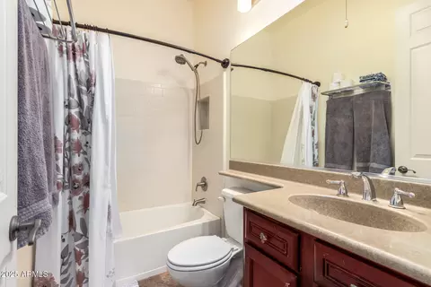 Bath - 4352 E Santa Fe Ct, Gilbert, AZ 85297 photo 4 of 5