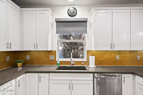 4646 E Daley Ln, Phoenix, AZ 85050 photo 5