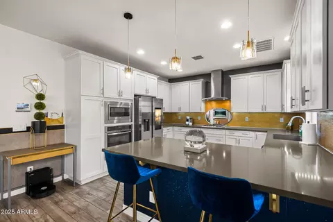 4646 E Daley Ln, Phoenix, AZ 85050 photo 3
