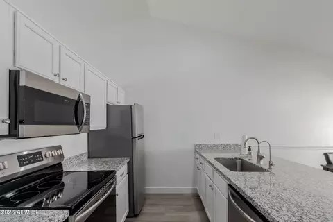 Kitchen - 3038 W Irma Ln, Phoenix, AZ 85027 photo 1 of 3