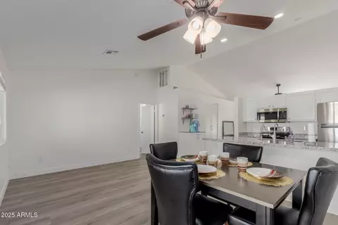 Dining - 3038 W Irma Ln, Phoenix, AZ 85027 photo 3 of 3