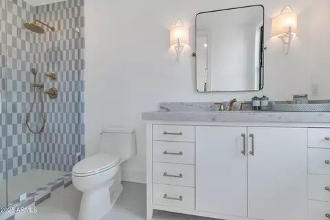 Bath - 4244 N 45th Pl, Phoenix, AZ 85018 photo 6 of 7