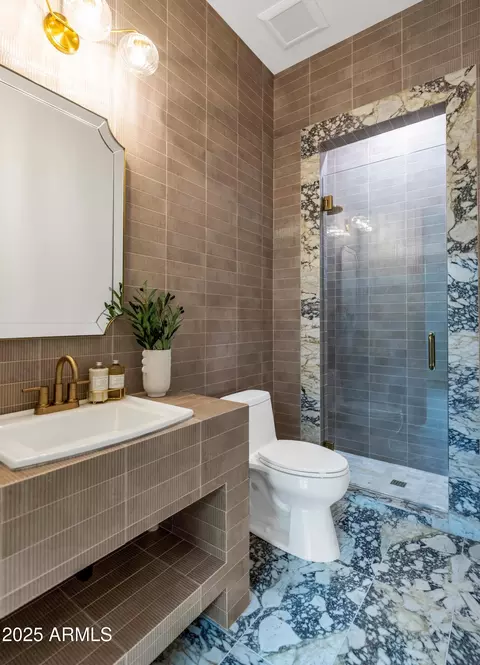 Bath - 4244 N 45th Pl, Phoenix, AZ 85018 photo 7 of 7